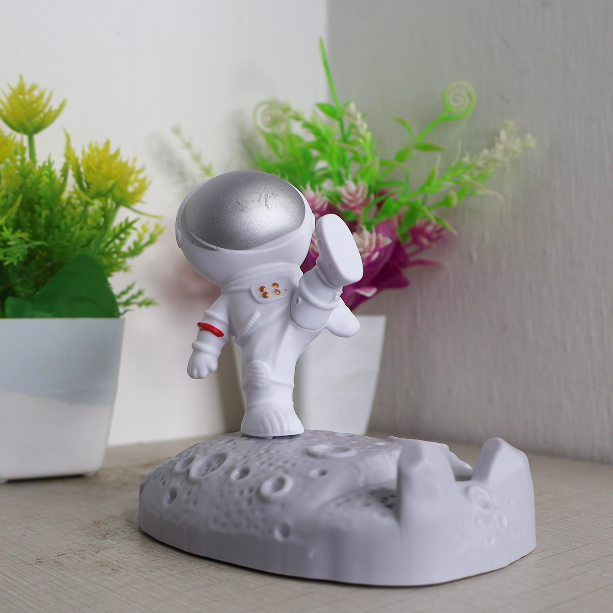 Astronaut Mobile Stand 